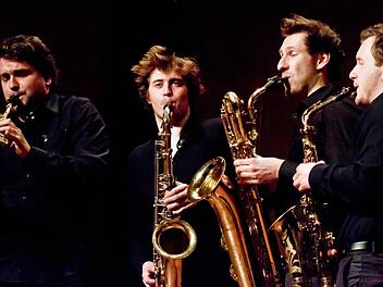 Blaz Kemperle (Sopransaxofon), Alan Luzar (Tenor), David Brand (Bariton) und Simon Schuller (Altsaxofon, von links) im Coburger Kongresshaus. Foto: Jochen Berger