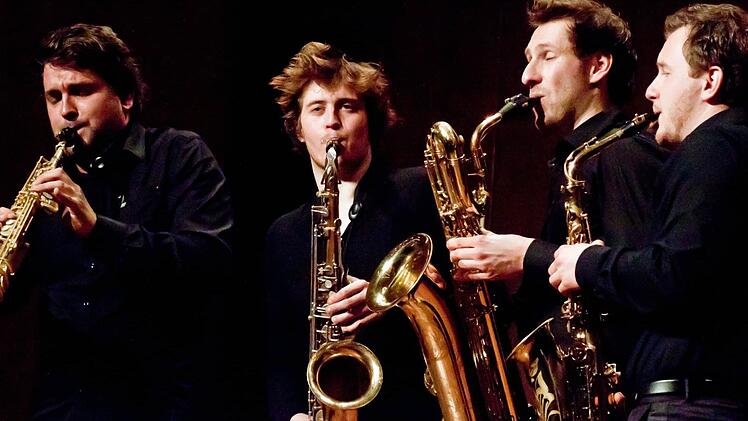 Blaz Kemperle (Sopransaxofon), Alan Luzar (Tenor), David Brand (Bariton) und Simon Schuller (Altsaxofon, von links) im Coburger Kongresshaus. Foto: Jochen Berger