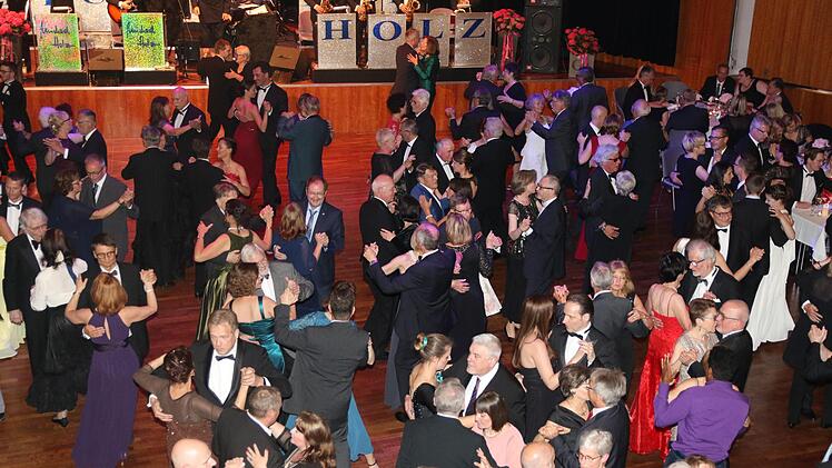 Beim Charity-Ball im Kongresshaus war die Tanzfläche immer gut gefüllt.Wolfgang Desombre