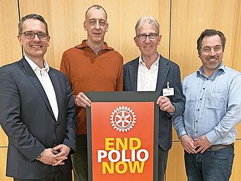 Sie stehen für die Spendenaktion (v. l.): Michael Zeus (RC Forchheim), Konrad Kreß (Präsident RC Herzogenaurach), Dieter Wilhelm (Präsident RC Forchheim) und Dominik Kerner (RC Herzogenaurach).