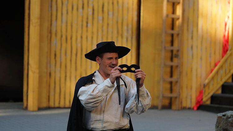 Der in Erlangen geborene Musicaldarsteller Armin Kahl gibt bei den Freilichtspielen in Tecklenburg den "Zorro". Foto: Stefan Grothus & Ulrich Niedenzu