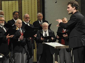 Jung und dynamisch: der neue Chorleiter Marvin Weigert, der den Männergesangverein Ebenhausen leitet. Foto: Peter Klopf