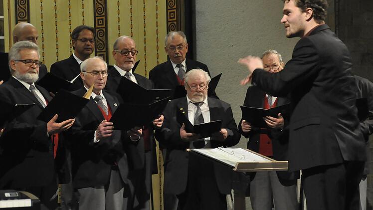 Jung und dynamisch: der neue Chorleiter Marvin Weigert, der den Männergesangverein Ebenhausen leitet. Foto: Peter Klopf