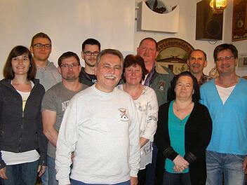 Die Schützen haben einen Vorstand gewählt (von links): Katharina Beck, Andreas Heil, Martin Müller, Dominik Müller, Richard Schipper, Sigrid Schroll, Bruno Bös, Alexandra Vogler, Günter Beck und Marco Albert-Vogler.  Foto: Wolfgang Saam