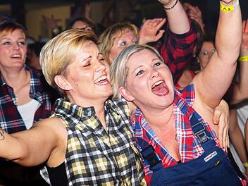 Beste Stimmung beim Weiberfaschinglaus Gagel