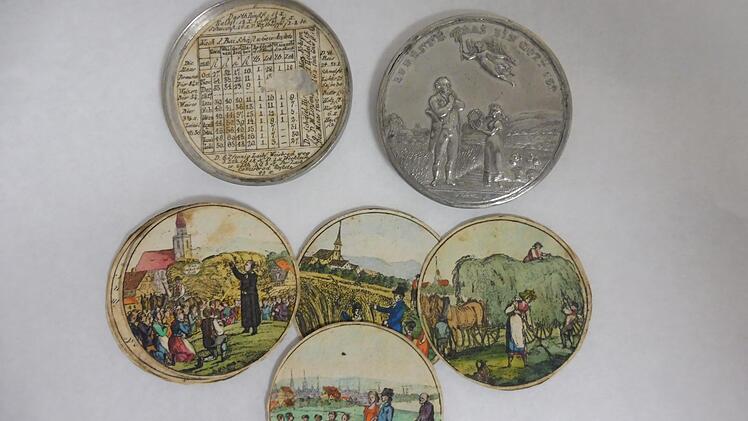 Einige der innenliegenden Papierbl&auml;ttchen  Foto: Fr&auml;nkische-Schweiz-Museum T&uuml;chersfeld