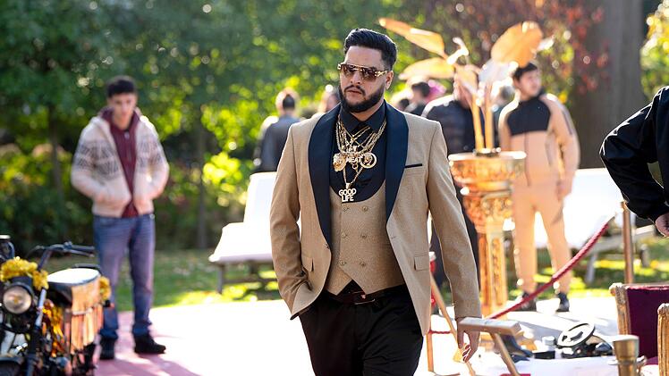 Karim Saidi (Yasin El Harrouk) zieht in Abwesenheit seines Vaters die F&auml;den im deutsch-niederl&auml;ndischen Drogengesch&auml;ft.