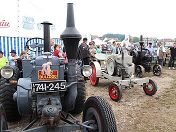 Die ältesten Bulldogs wie dieser Lanz waren die Hingucker.    Foto: Richard Sänger