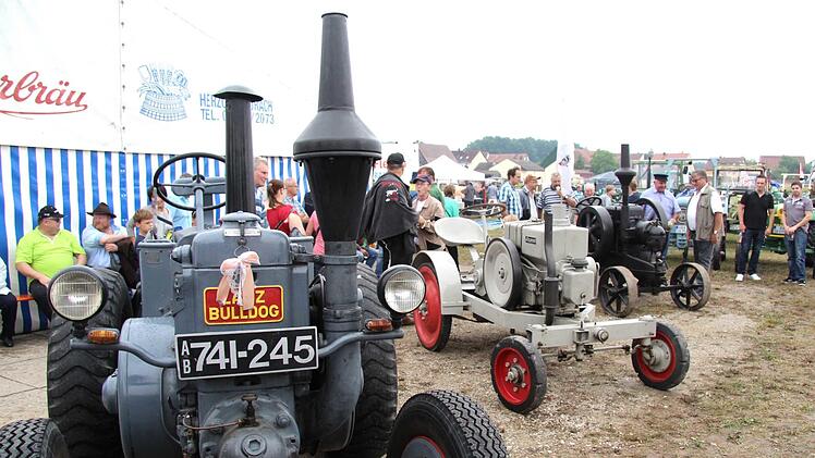 Die ältesten Bulldogs wie dieser Lanz waren die Hingucker.    Foto: Richard Sänger