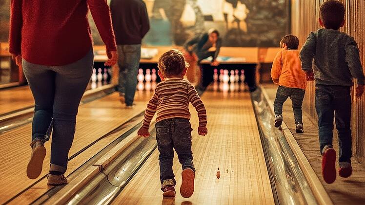 Kegeln, Kegelbahn, Bowling, Bowlingbahn, Familie, Eltern, Kinder