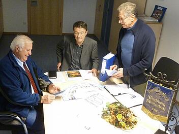 Vorbereitungsrunde  mit Bürgermeister Johann Pfister, Richard Seitz und Michael Eisentraut (von links) Foto: Michael Dütsch