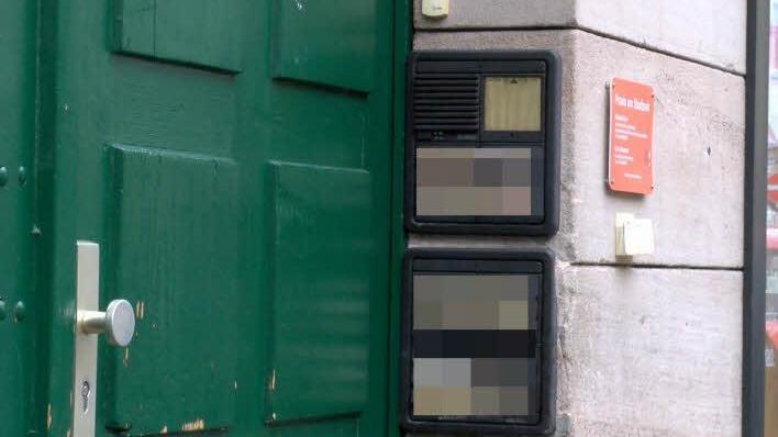 Am Samstag wurde der Polizei um 10:35 Uhr von einer Nachbarin der Verstorben mitgeteilt, dass sie die 22-Jährige tot in ihrer Wohnung in der Nürnberger Straße in Fürth aufgefunden hat. Foto: News5 / Weier