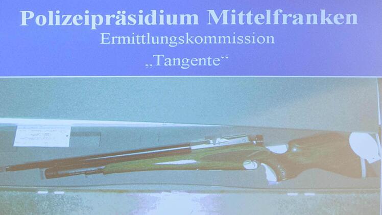 Eine der Waffen am Donnerstag (20.11.2014) in Nürnberg. Polizei teilt Einzelheiten zum Pkw-Sniper mit. Ein 49-jähriger Anwalt soll der Täter sein. Foto: News5 / Grundmann
