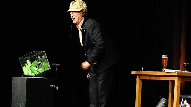 Das Zufallsprinzip ist auch nicht schlechter als jedes andere. Deshalb wird beim Pelzig ein Staatsminister-Posten verlost.  Foto: Carolin Herrmann