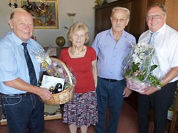 Unser Bild zeigt (von links) Horst Bittermann, Betty und Walter Bischof sowie Dieter Schaar. Foto: Klaus-Peter Wulf