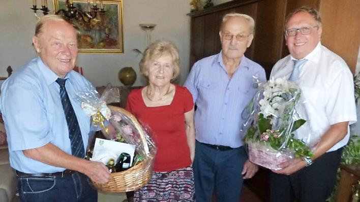 Unser Bild zeigt (von links) Horst Bittermann, Betty und Walter Bischof sowie Dieter Schaar. Foto: Klaus-Peter Wulf