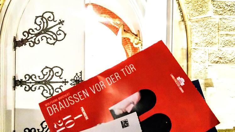 Mit der Neuinszenierung von Wolfgang Borcherts "Draußen vor der Tür" gelang dem Landestheater Coburg ein erfolgreicher Start ins Premieren-Wochenende.Foto: Jochen Berger