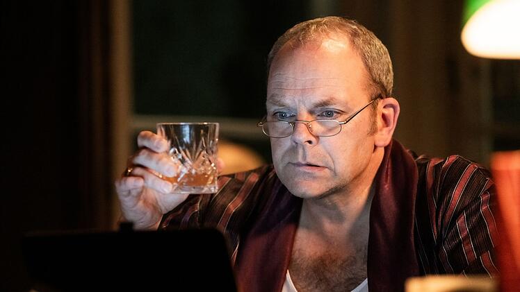 Der Kunstsammler Dieter Rosskopf (Andreas Schr&ouml;ders) hatte enge gesch&auml;ftliche Beziehungen zum ermordeten Museumsdirektor Krull. Dass man auf Videoaufzeichnungen sieht, wie er diesen angreift, hilft ihm nicht gerade bei seinen Unschuldsbeteuerungen.