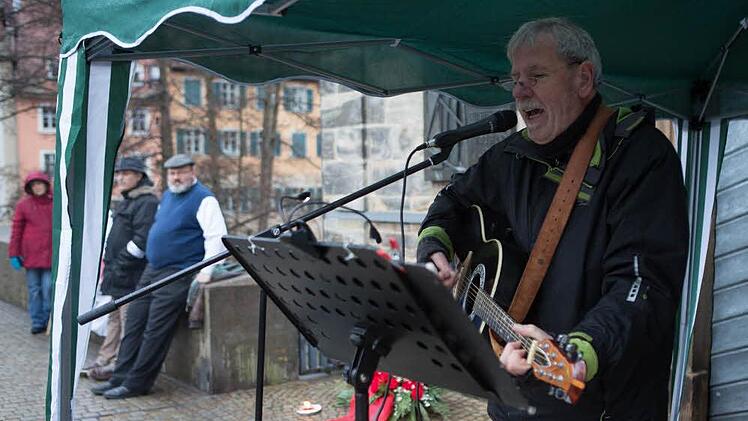 Aus Erlangen war der Liedermacher Lutz Werner gekommen.Foto: Barbara Herbst