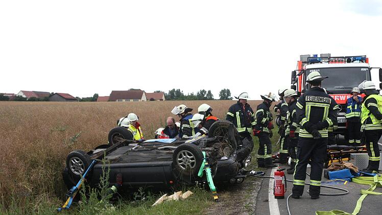 Schwerer Unfall bei Dondörflein  Foto: Richard Sänger