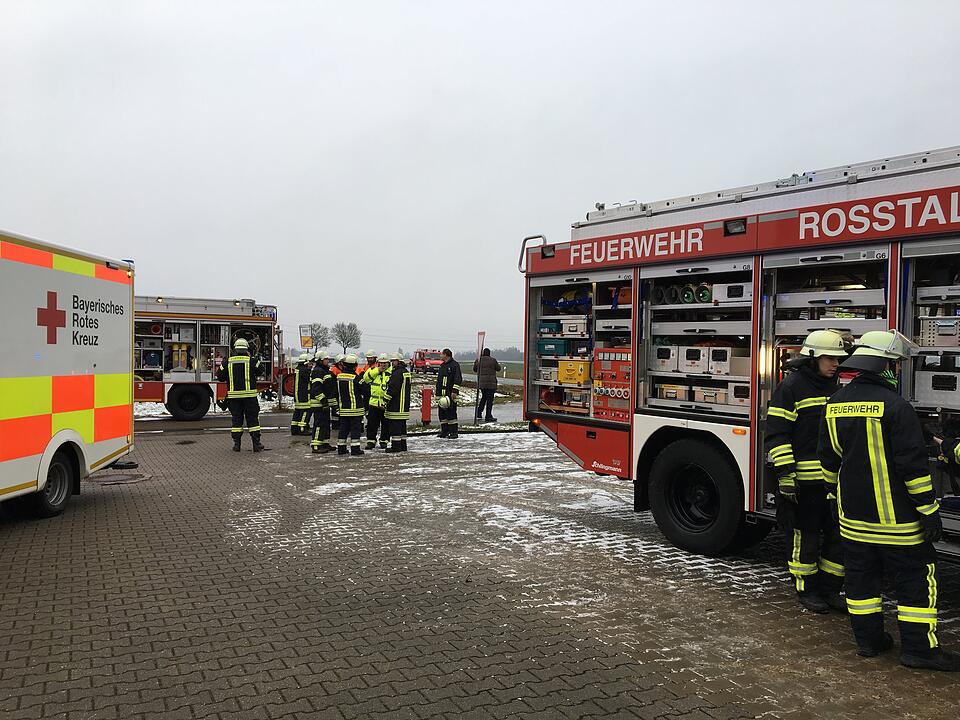 Landkreis Fürth: Auto überschlägt sich - 42-Jähriger lebensgefährlich verletzt