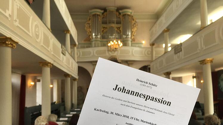 Einen eindringlichen Akzent zum Osterfest setzte die Aufführung der Johannespassion von Heinrich Schütz in der Marienkirche in Gauerstadt. Kirchenmusikdirektor Torsten Sterzik dirigierte die Sängervereinigung Bad Rodach und die Stadtkantorei Hildburghausen sowie das Collegium musicum Hildburghausen.Jochen Berger