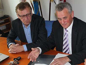 Willi Fehn (l.), hier im Jahr 2015 an der Seite des damaligen Landrats Oswald Marr. Foto: Archiv/Veronika Schadeck