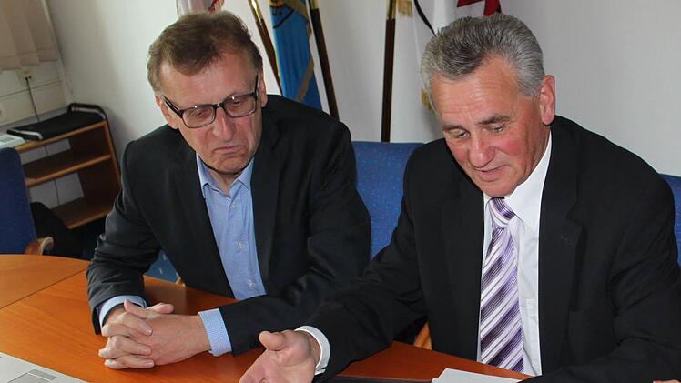 Willi Fehn (l.), hier im Jahr 2015 an der Seite des damaligen Landrats Oswald Marr. Foto: Archiv/Veronika Schadeck