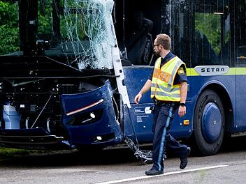 Zwei Busse sto&szlig;en in Oberbayern zusammen - mehrere Verletzte