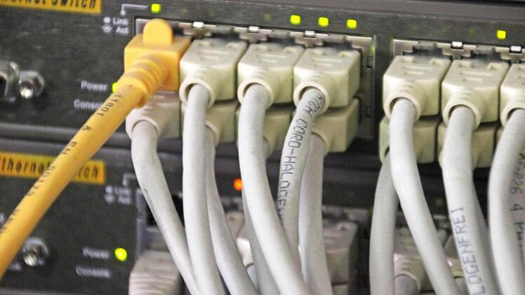 Für 270 Haushalte in den Landkreisen Kulmbach, Lichtenfels und Bamberg ist gestern ein neues digitales Zeitalter angebrochen. Die Bürger können ab sofort mit einer hohen Geschwindigkeit zwischen 30 und 50 Mbit pro Sekunde im Internet surfen. Foto: Symbolbild/Alexander Löffler