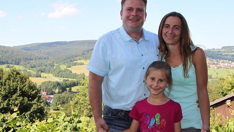 In der hessischen Rhön zuhause: Mike Richter lebt mit seiner Ehefrau Isabel und der sechsjährigen Tochter Laura in Oberzell. Foto: Ulrike Müller