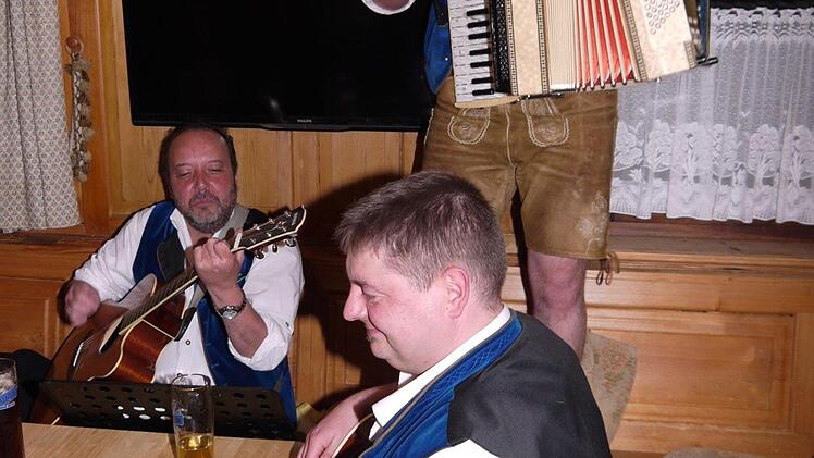 A echte Gaudi: das Wirtshaussingen in Ebersdorf bei Coburg. Foto: Berthold Köhler