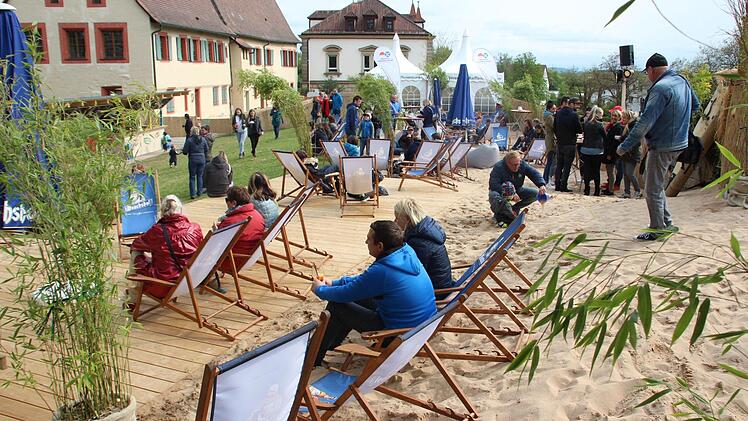 Der Blick über den Stadtstrand mit der Kaiserpfalz im Hintergrund.  Foto: Andreas Schmitt