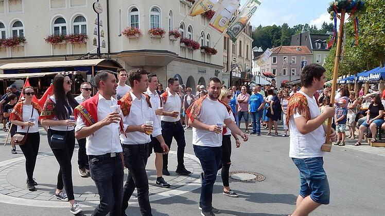 Am Sonntag fand ein Festzug zum Bierstadel statt. Foto: Horst Wunner