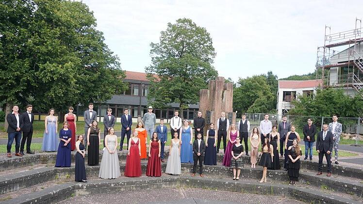 Alle 35 Abiturienten des  Franz-Miltenberger-Gymnasiums haben die allgemeine Hochschulreife erworben. Foto: Marion Eckert
