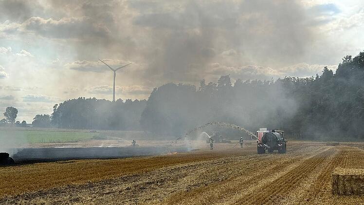 Landmaschine brennt bei Herzogenaurach
