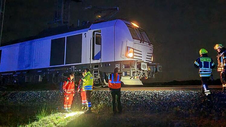 Feuerwehr Baiersdorf: "Person oder Tier von Güterzug erfasst"