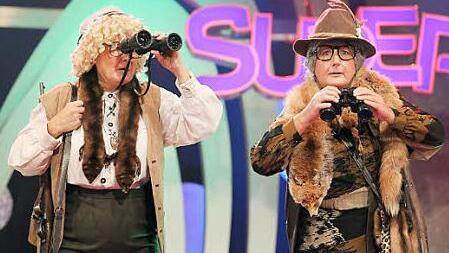 Die "Meedensdorfer Dorfratschen" Marie (Claudia Gunzelmann, links) und Rettl (Gerda Hofmann, rechts) haben es nicht aufs Treppchen geschafft. Fotos: BR/Foto Sessner