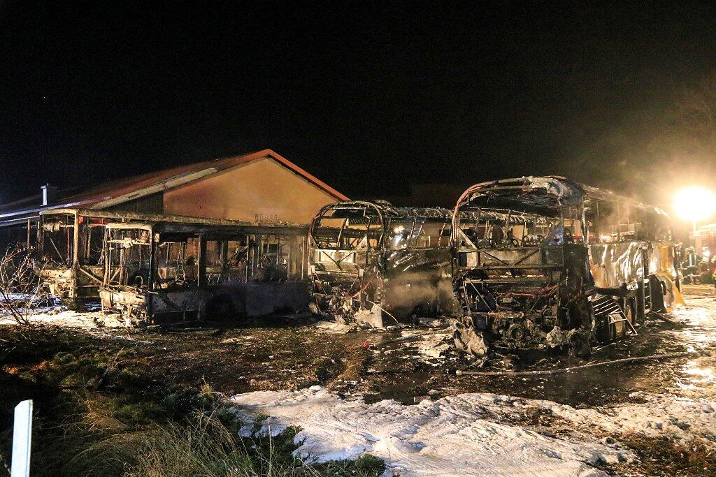 Großbrand bei Busunternehmen in Oberfranken