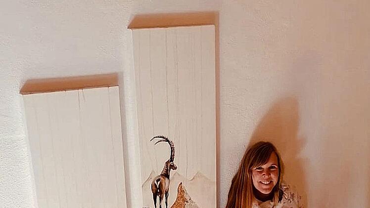 Im Treppenaus in der Platzlalm klettern die Gämsen  zusammen mit Carina Scherbel die Treppen hinauf.Susanne Deuerling