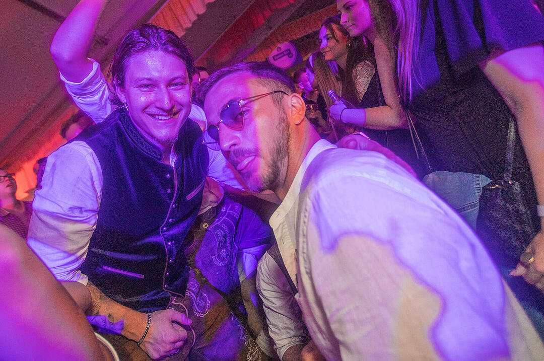 Musik im Festzelt gab es mit der Band "KLOSTERGOLD"