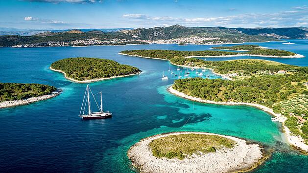 Aerial view of Paklinski Islands in Hvar, Croatia. Turquise water bays with luxury yachts and sailing boats. Toned image.  Luftaufnahme der Paklinski-Inseln in Hvar, Kroatien.