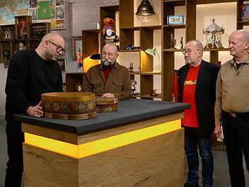 Was f&uuml;r Horst Lichter wie eine gew&ouml;hnliche Deko-Dose aussah, entpuppte sich als historische Braut-Schachtel f&uuml;rs Heimatmuseum.