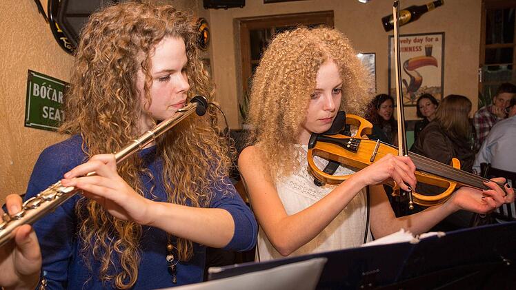 Musik mit viel Charme konnte man in "Paddy's Irish Pub" bei "Highway 49" genießen.  Foto: Klaus Gagel
