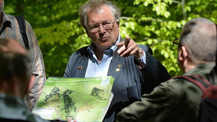 BN-Chef Hubert Weiger bei der Begehung am Freitag im Steigerwald.