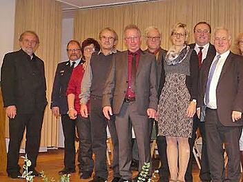 Mit vielen Freunden, Kollegen und Weggefährten feierte der Wiesenttaler Bürgermeister Helmut Taut (5. v. l.) seinen 60. Geburtstag.  Foto: Paul Pöhlmann