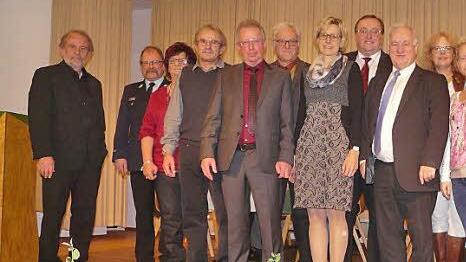 Mit vielen Freunden, Kollegen und Weggefährten feierte der Wiesenttaler Bürgermeister Helmut Taut (5. v. l.) seinen 60. Geburtstag.  Foto: Paul Pöhlmann