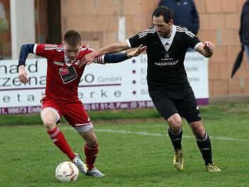 Spielertrainer Bastian Renk (rechts) will mit seiner Mannschaft in Breitengüßbach punkten. Foto: Timo Geldner