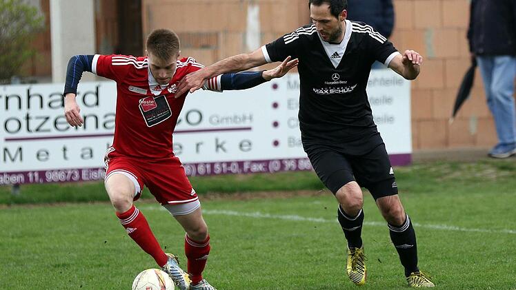 Spielertrainer Bastian Renk (rechts) will mit seiner Mannschaft in Breitengüßbach punkten. Foto: Timo Geldner