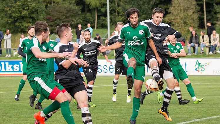 Das hart umkämpfte Hinspiel gewann der SV Friesen auf heimischem Platz mit 1:0.  Foto: Heinrich Weiß/Archiv